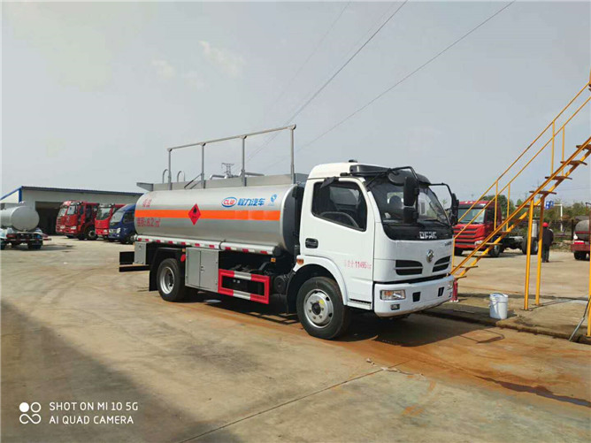 10立方東風多利卡加油車